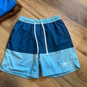 Nike club woven flow short